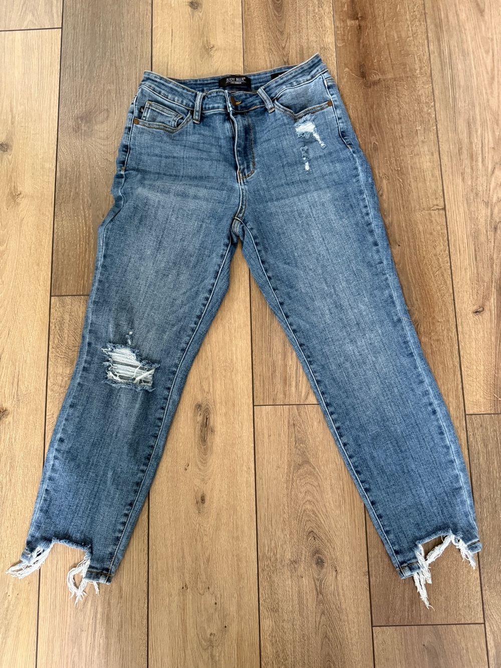 Judy Blue Light Blue Distressed Ankle Crop Jeans